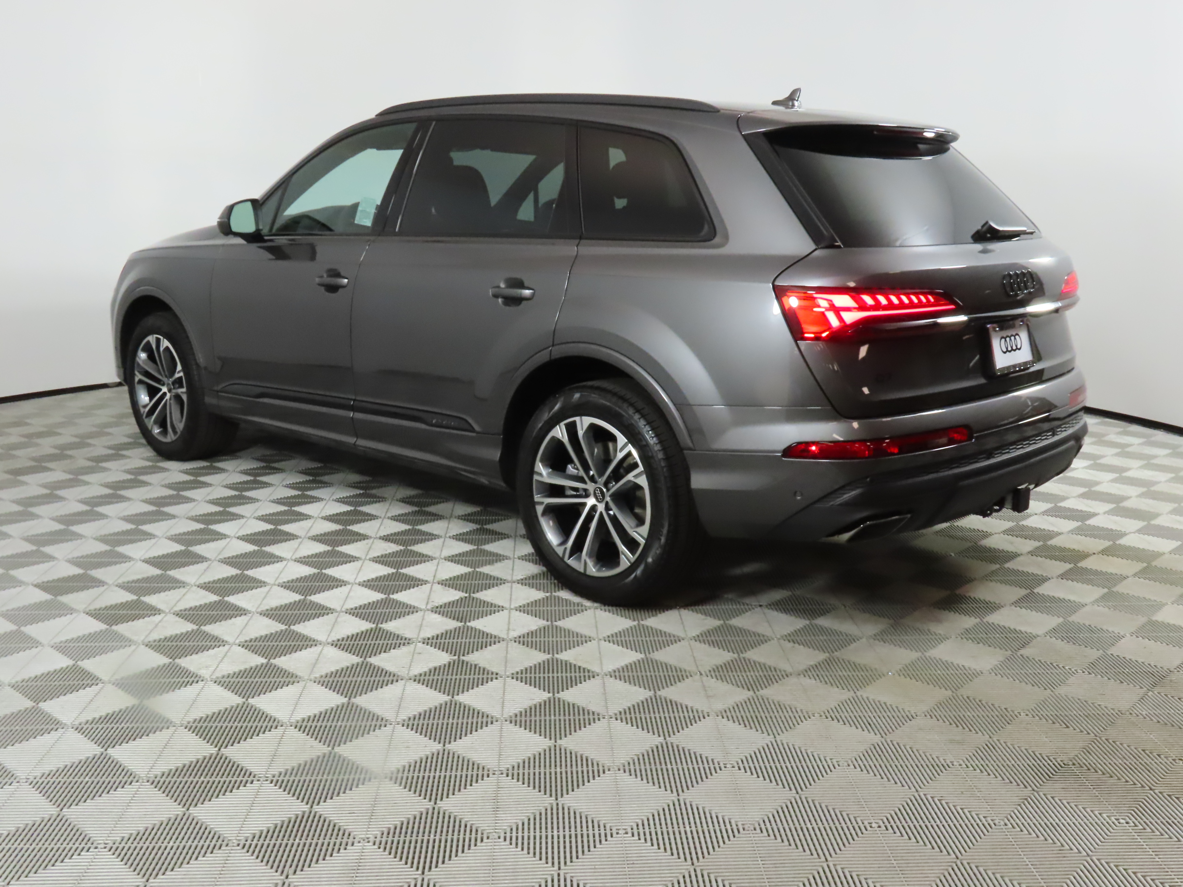 2025 Audi Q7  3