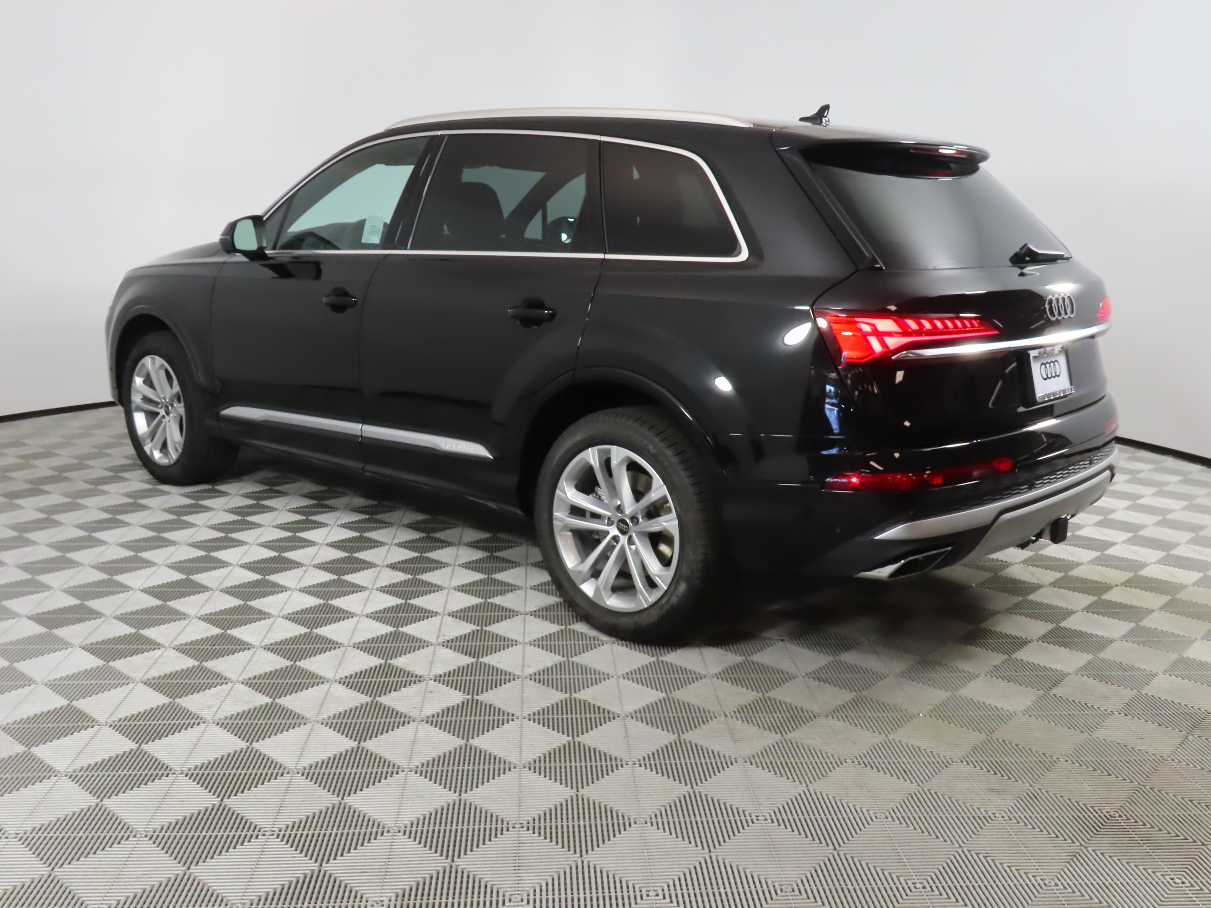 2025 Audi Q7  3