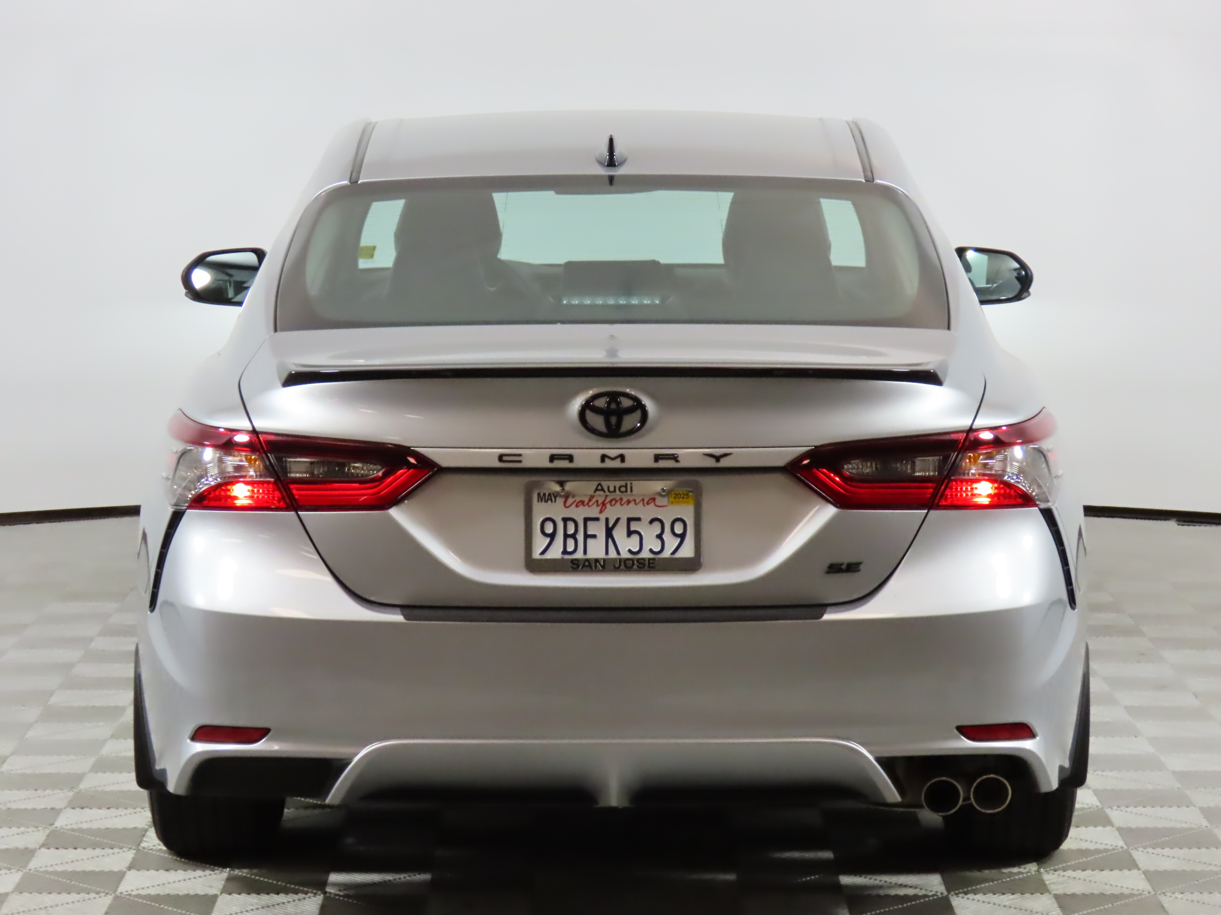 2022 Toyota Camry SE Nightshade 4