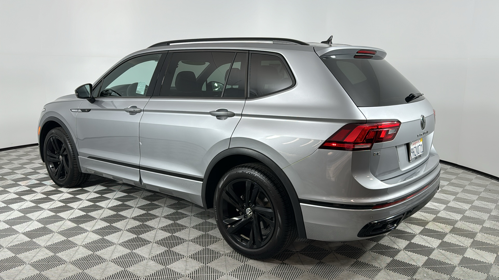 2023 Volkswagen Tiguan 2.0T SE R-Line Black 3