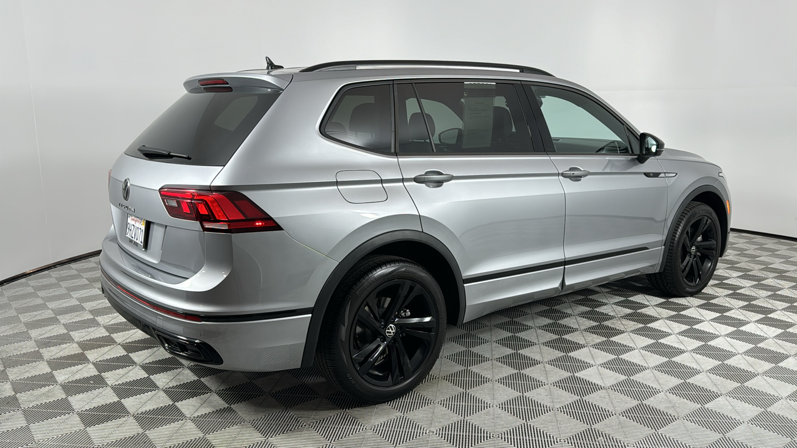 2023 Volkswagen Tiguan 2.0T SE R-Line Black 5