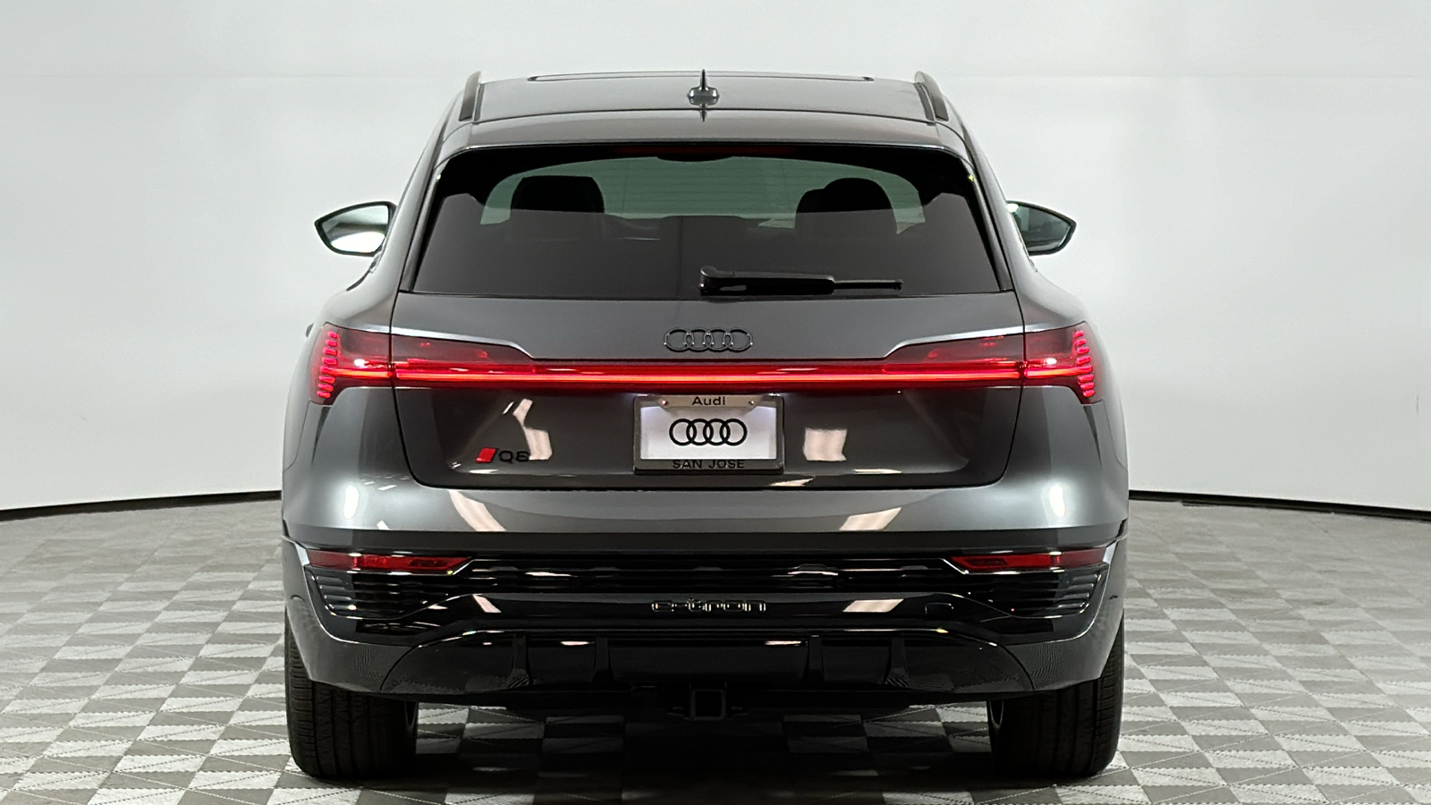 2024 Audi Q8 e-tron  4