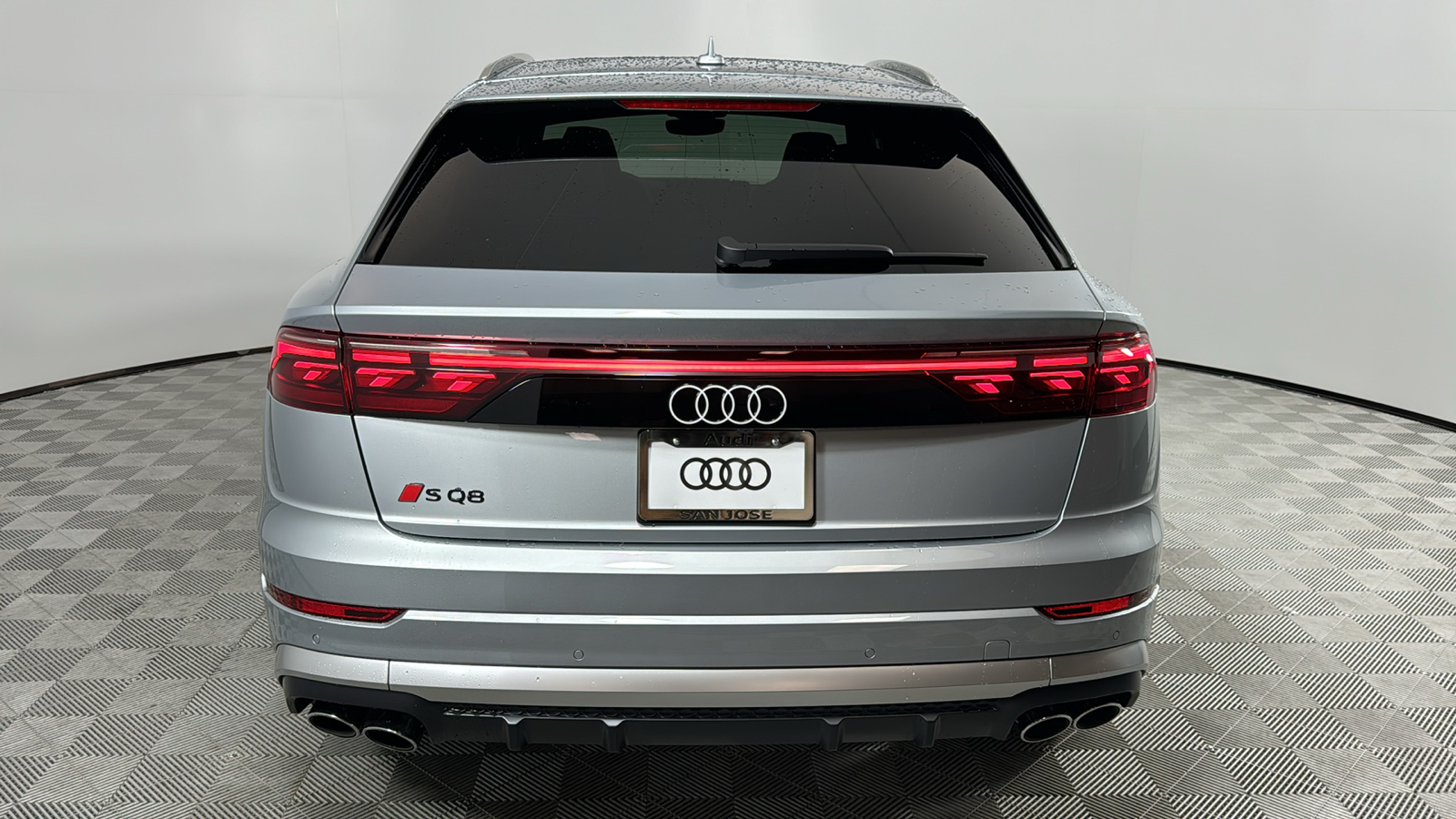 2024 Audi SQ8  4