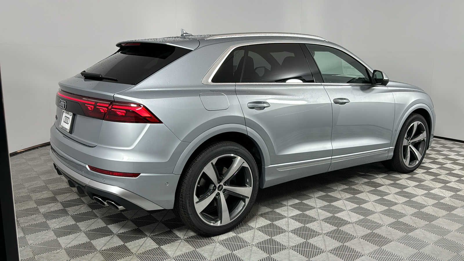 2024 Audi SQ8  5