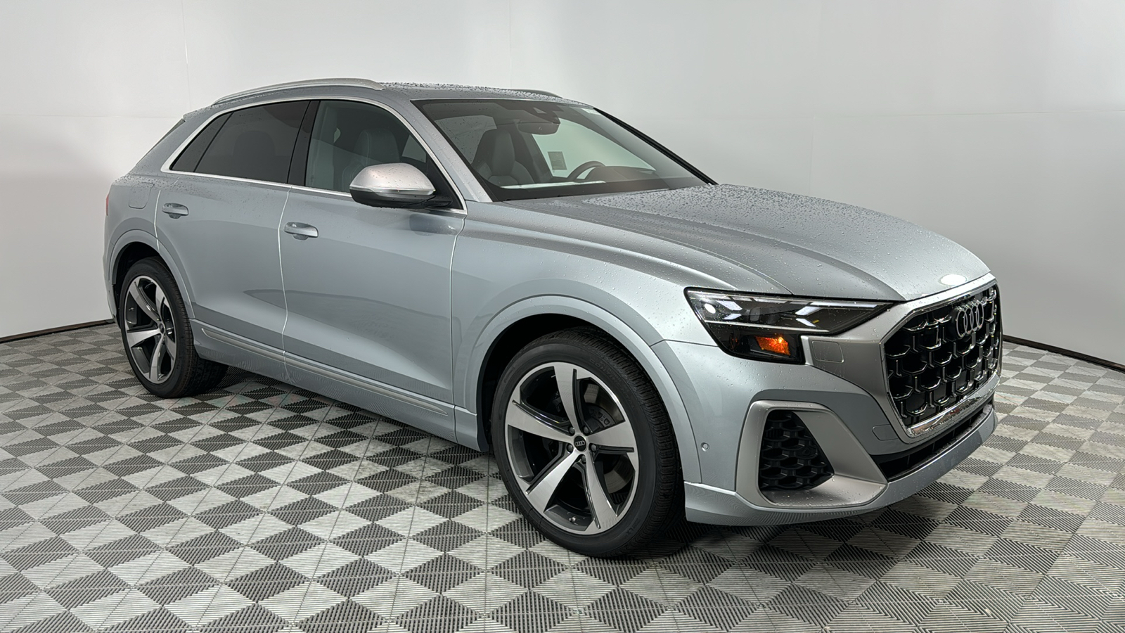 2024 Audi SQ8  7