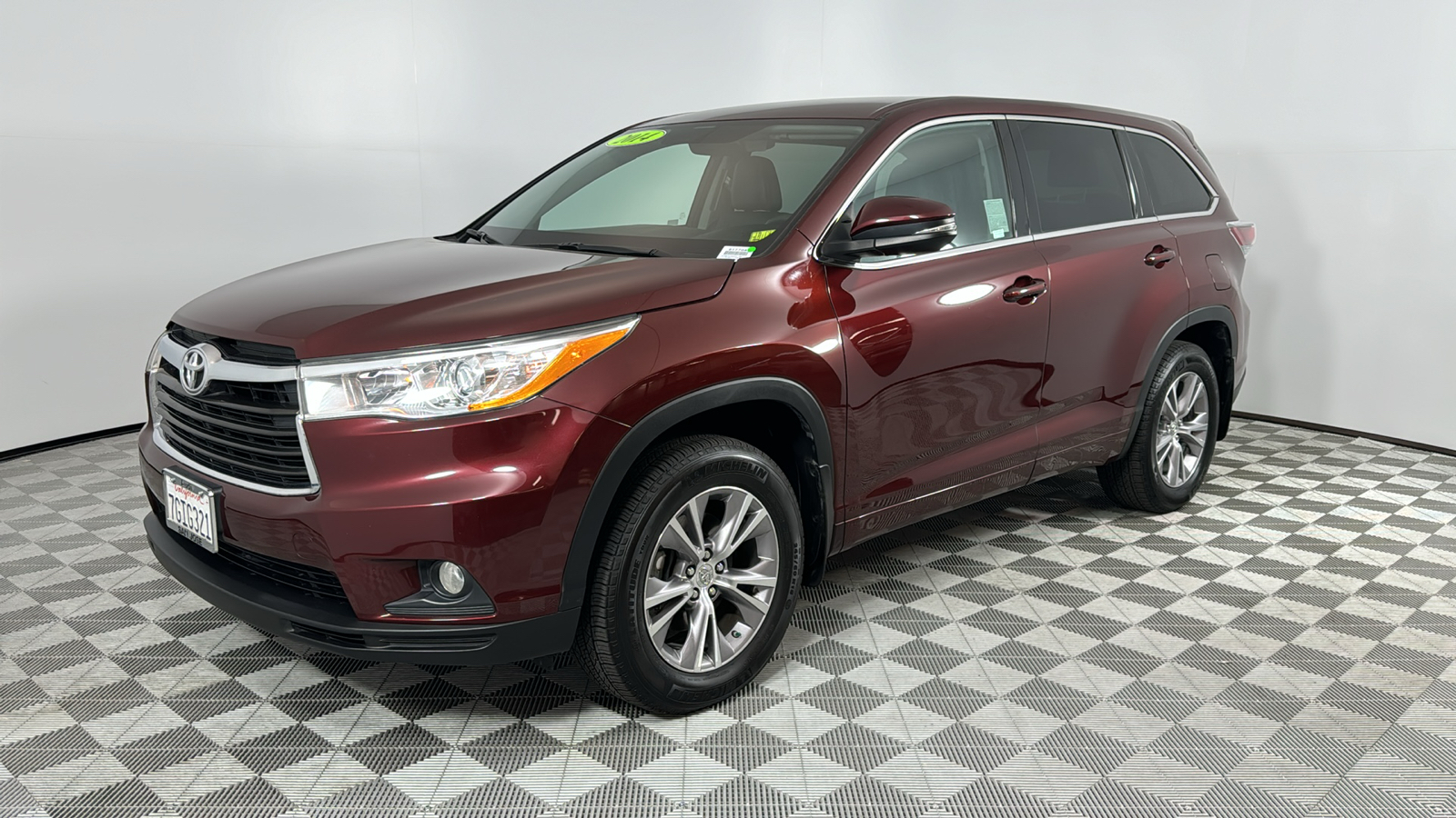 2014 Toyota Highlander LE Plus V6 1