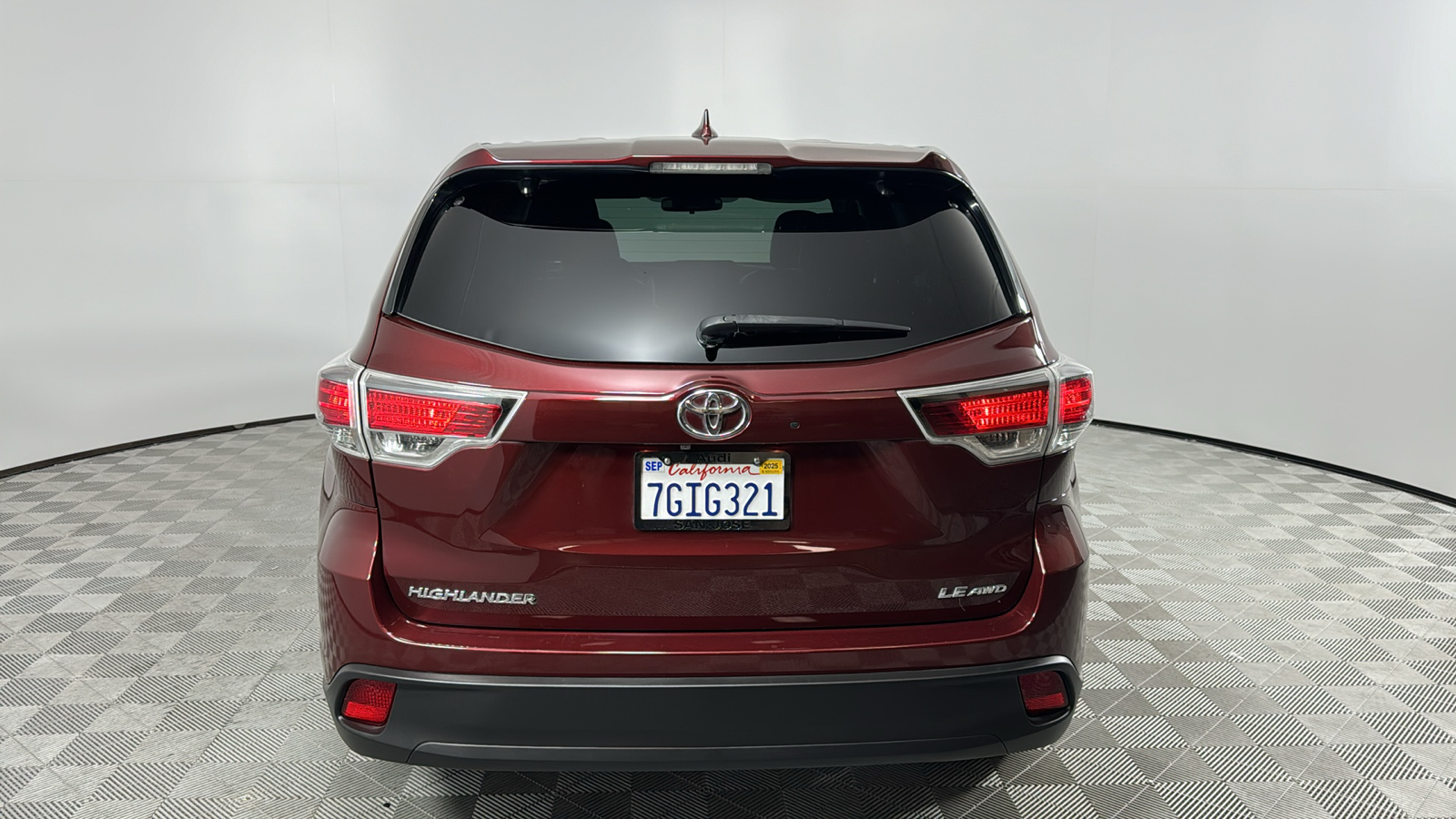 2014 Toyota Highlander LE Plus V6 4