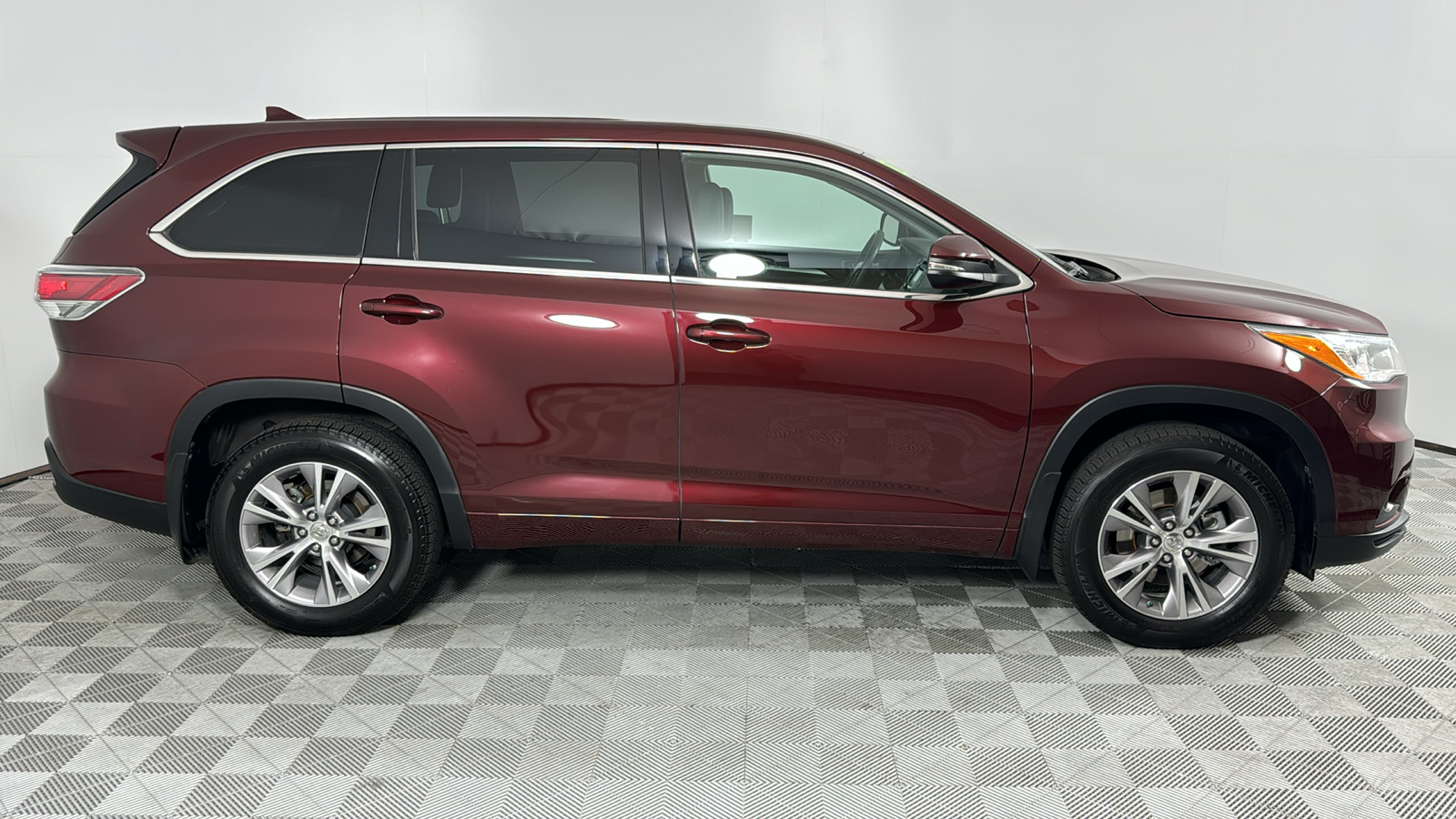 2014 Toyota Highlander LE Plus V6 6