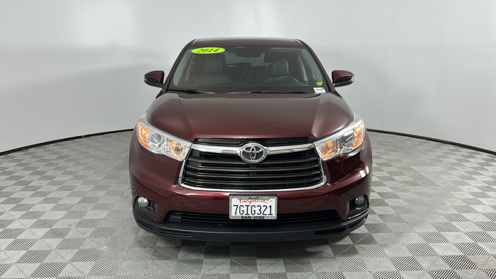 2014 Toyota Highlander LE Plus V6 8