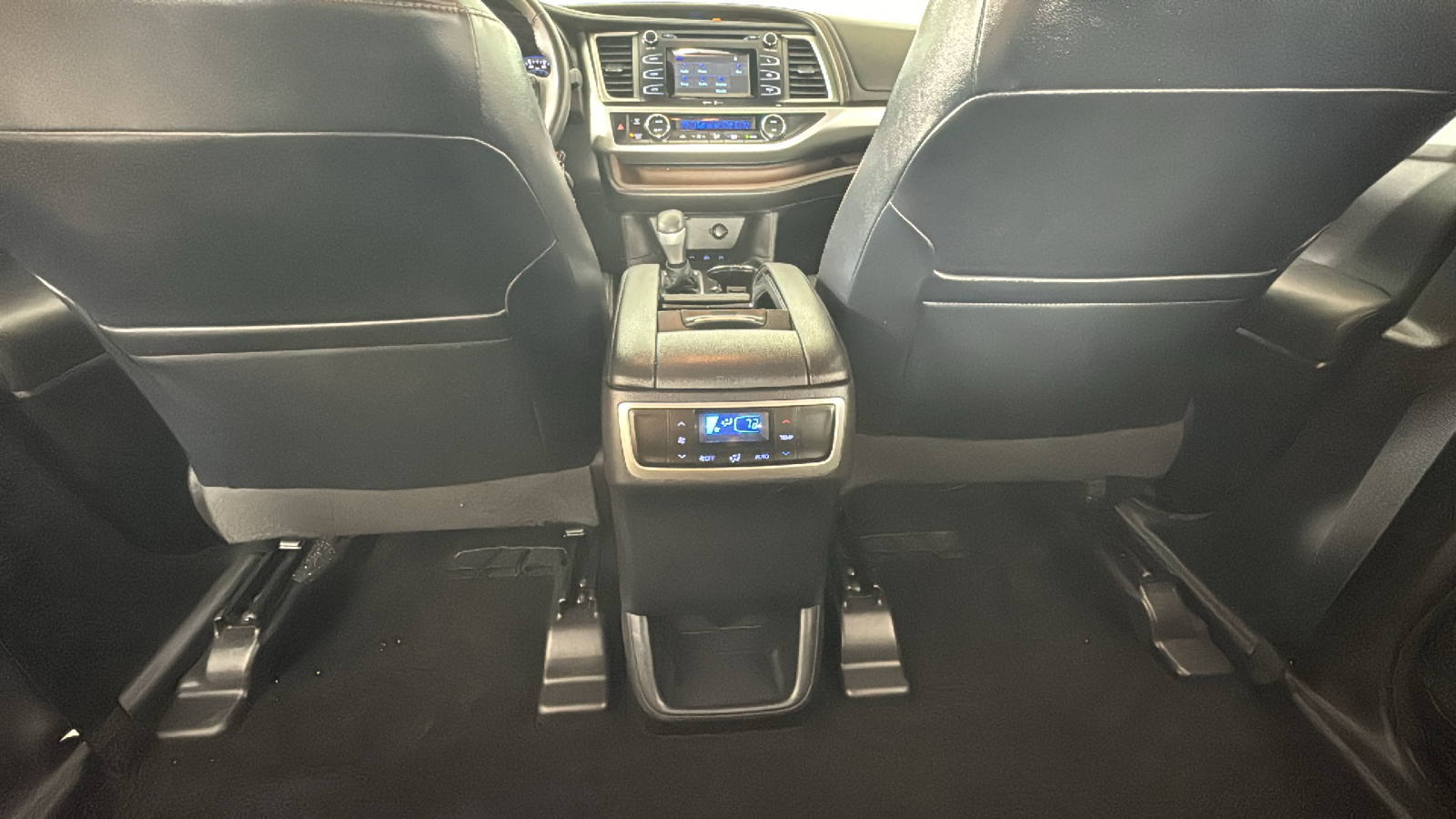 2014 Toyota Highlander LE Plus V6 27