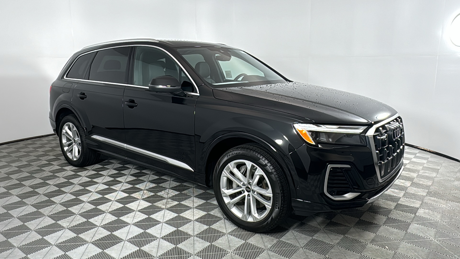 2025 Audi Q7  7