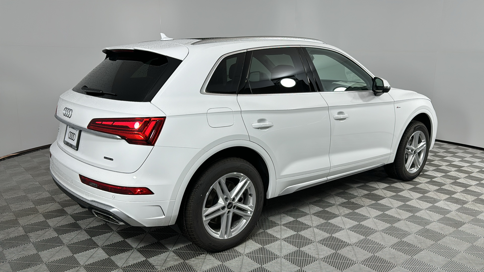 2024 Audi Q5 e  5