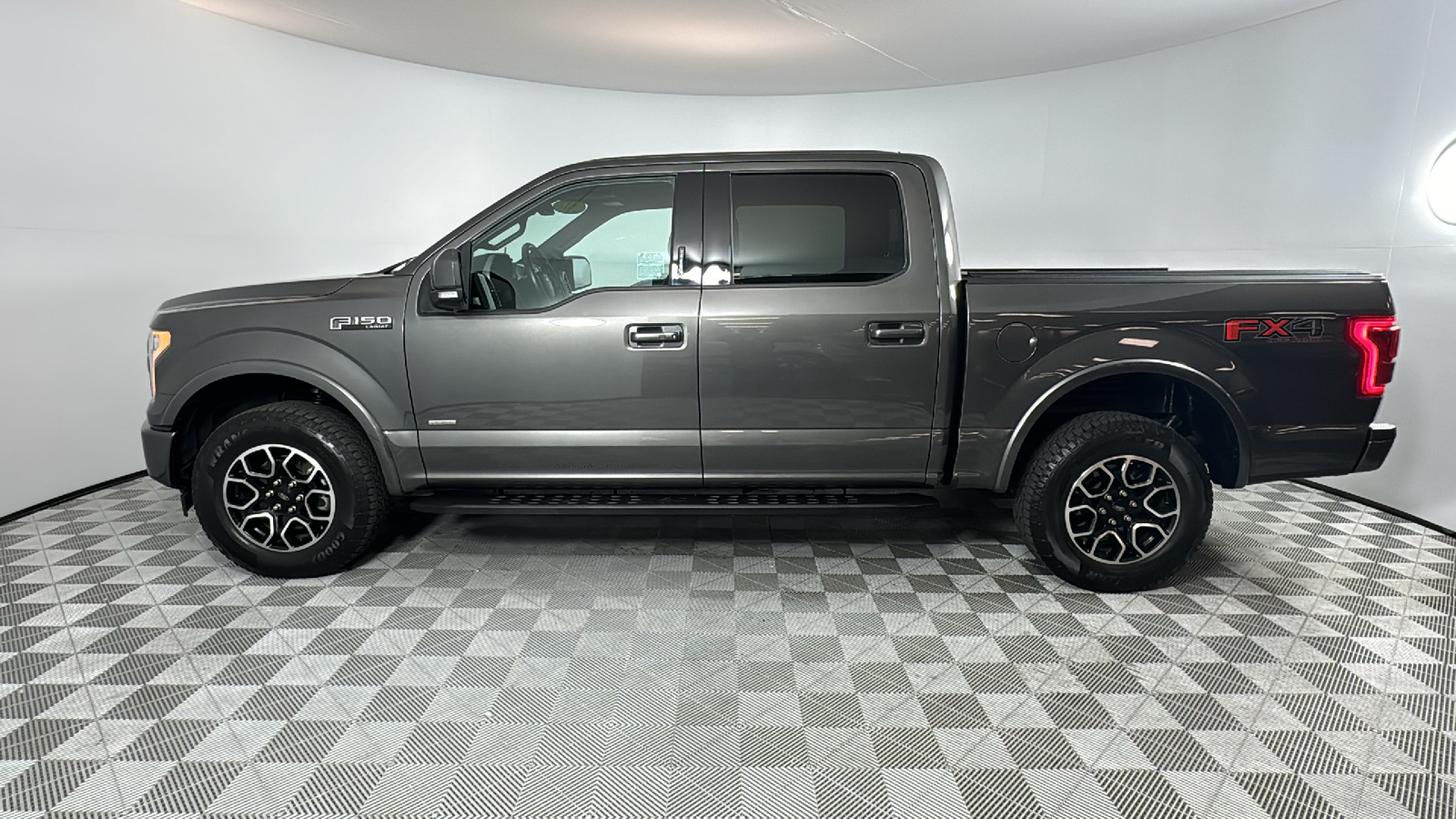 2017 Ford F-150 Lariat 2