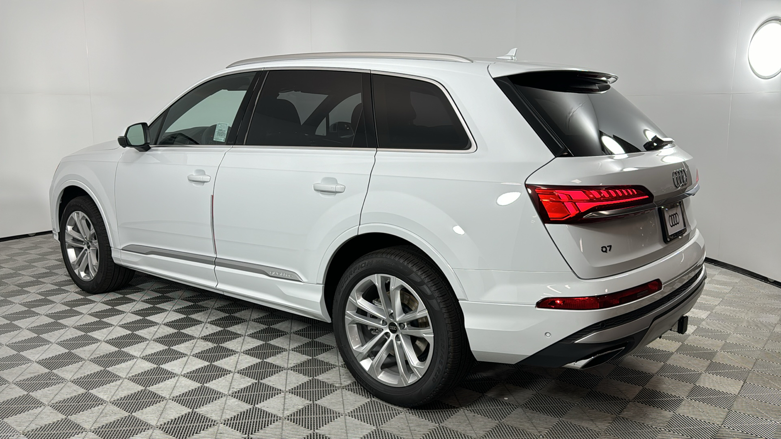 2025 Audi Q7  3