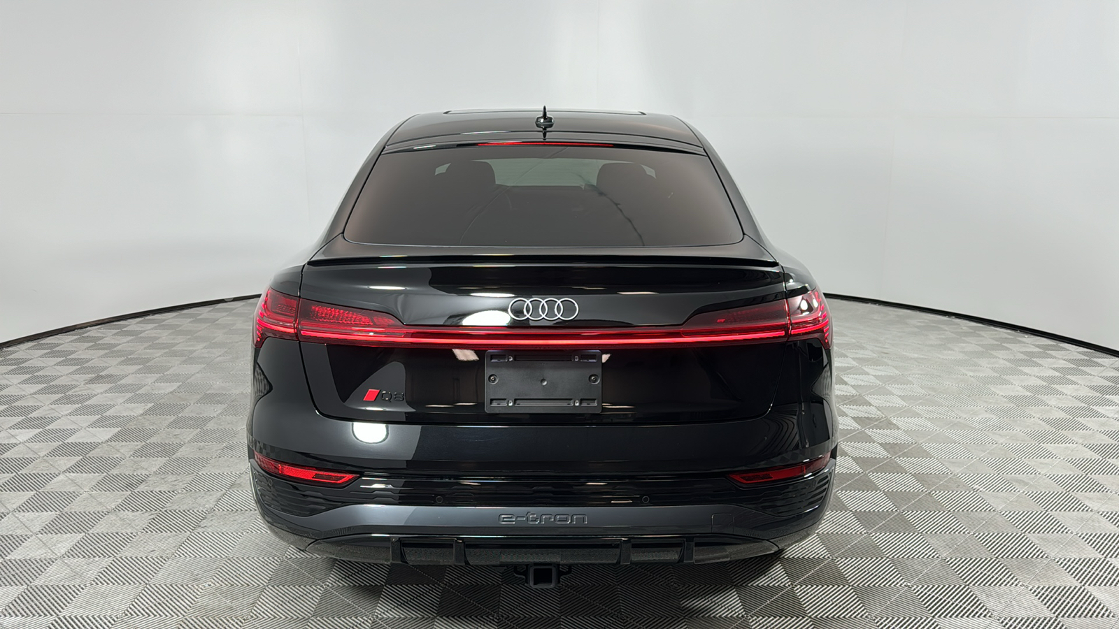 2024 Audi Q8 e-tron  4