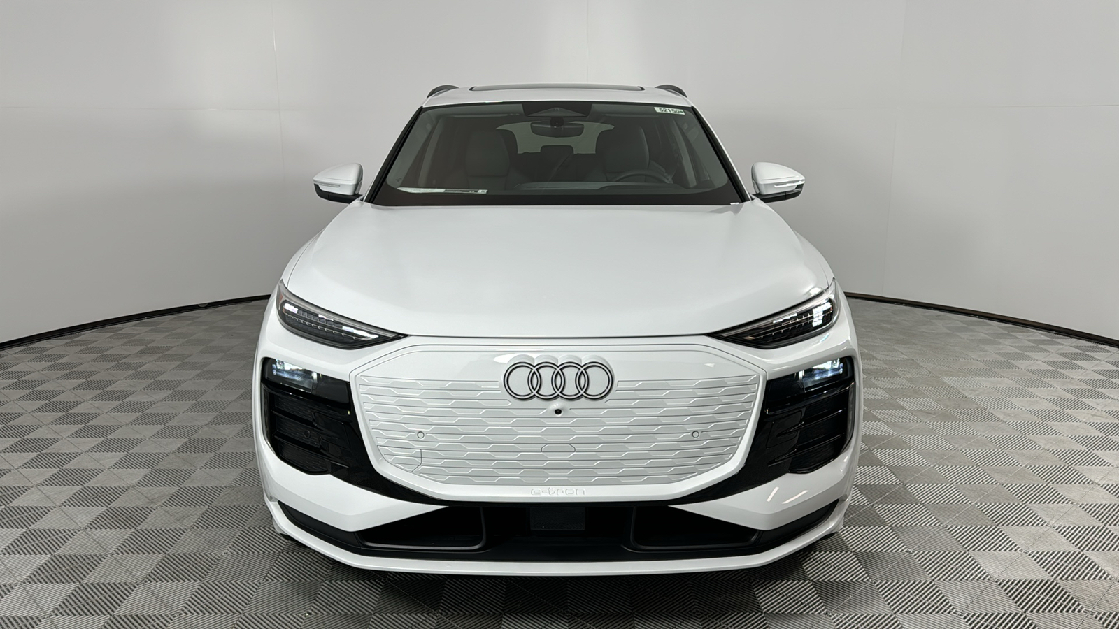 2025 Audi e-tron Premium 8