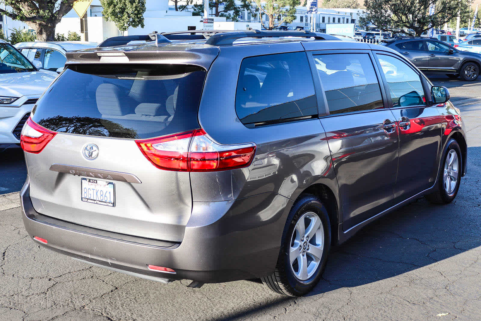 2018 Toyota Sienna LE 4