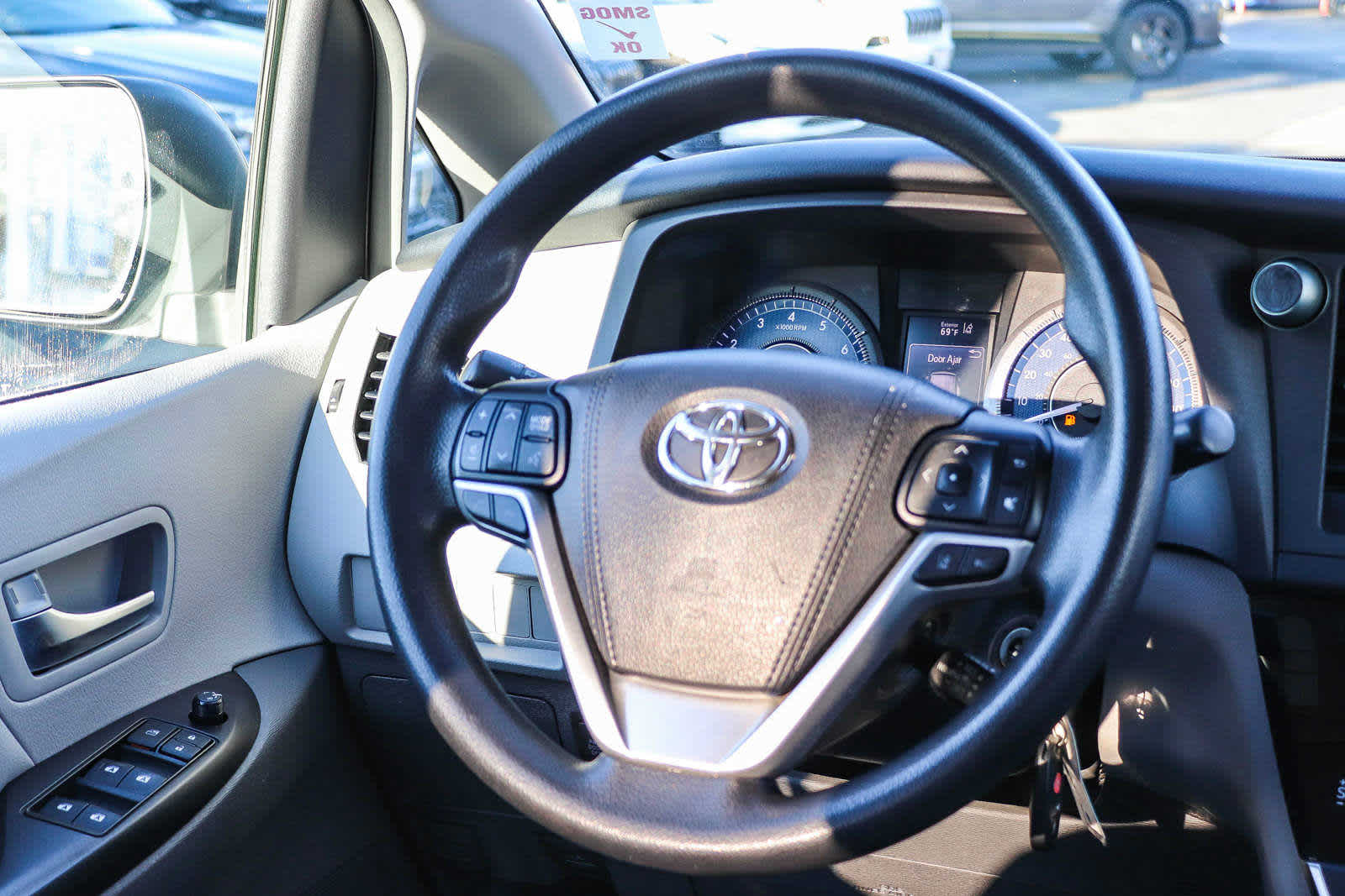 2018 Toyota Sienna LE 15