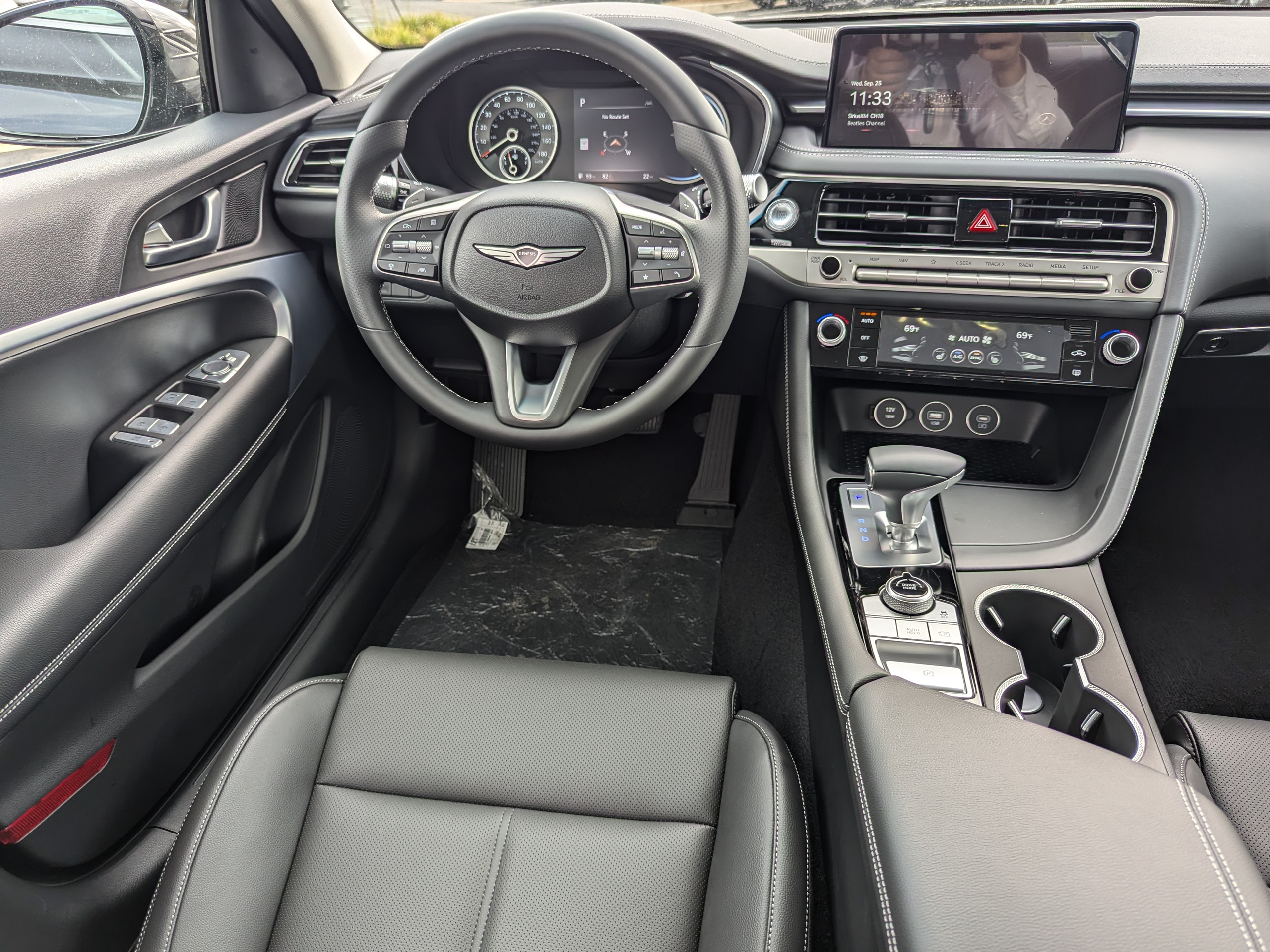 2025 Genesis G70 2.5T 14