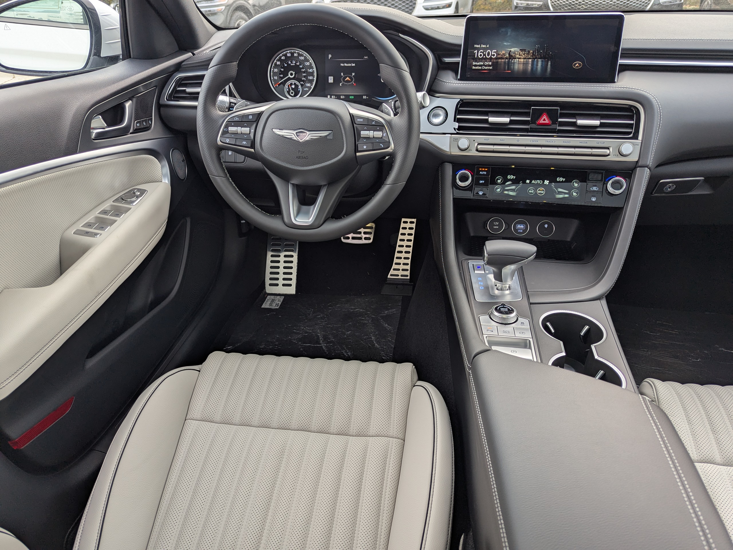 2025 Genesis G70 2.5T 14