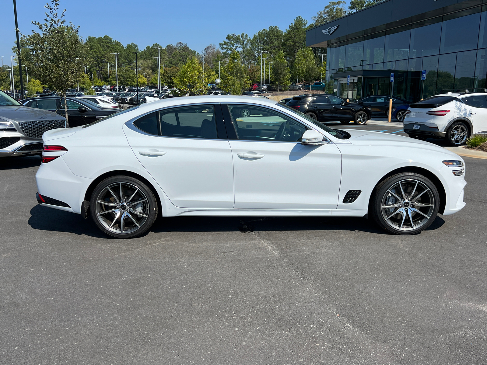 2025 Genesis G70 2.5T 8