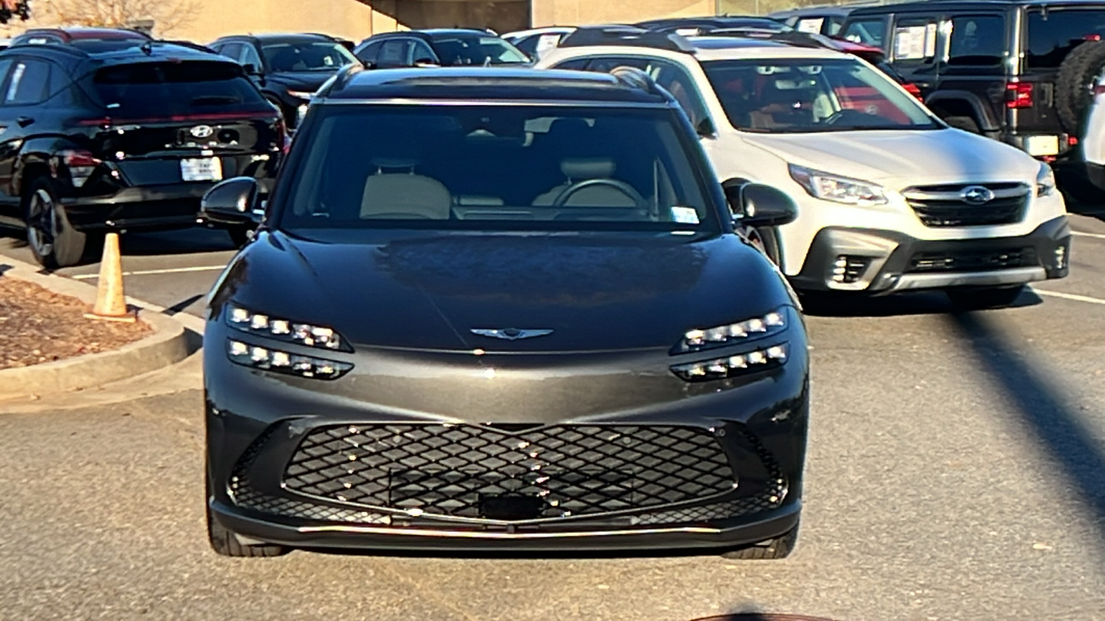 2024 Genesis GV60 Standard 2