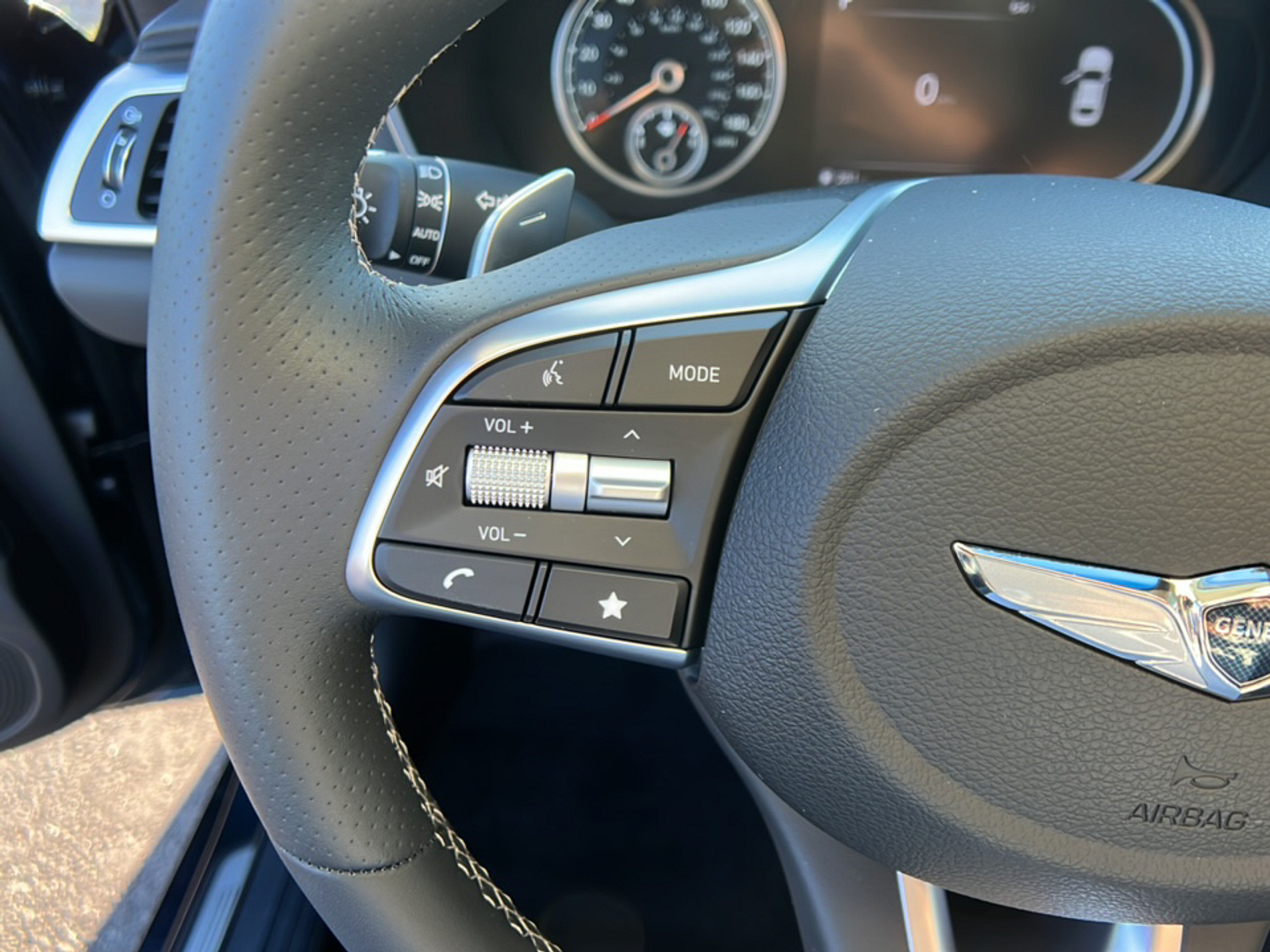 2023 Genesis G70 2.0T 19