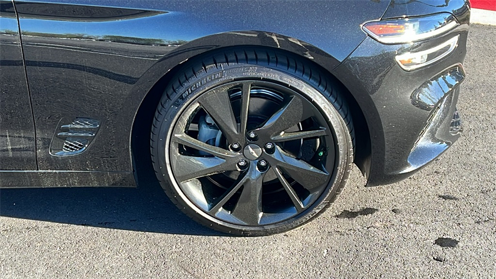 2023 Genesis G70 2.0T 9