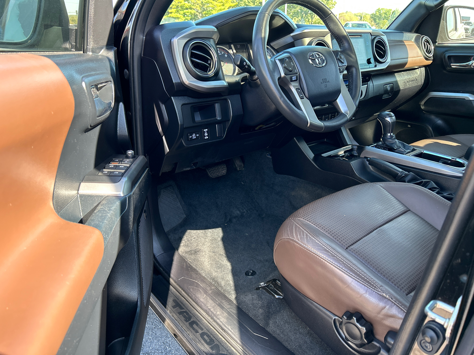 2016 Toyota Tacoma Limited 18