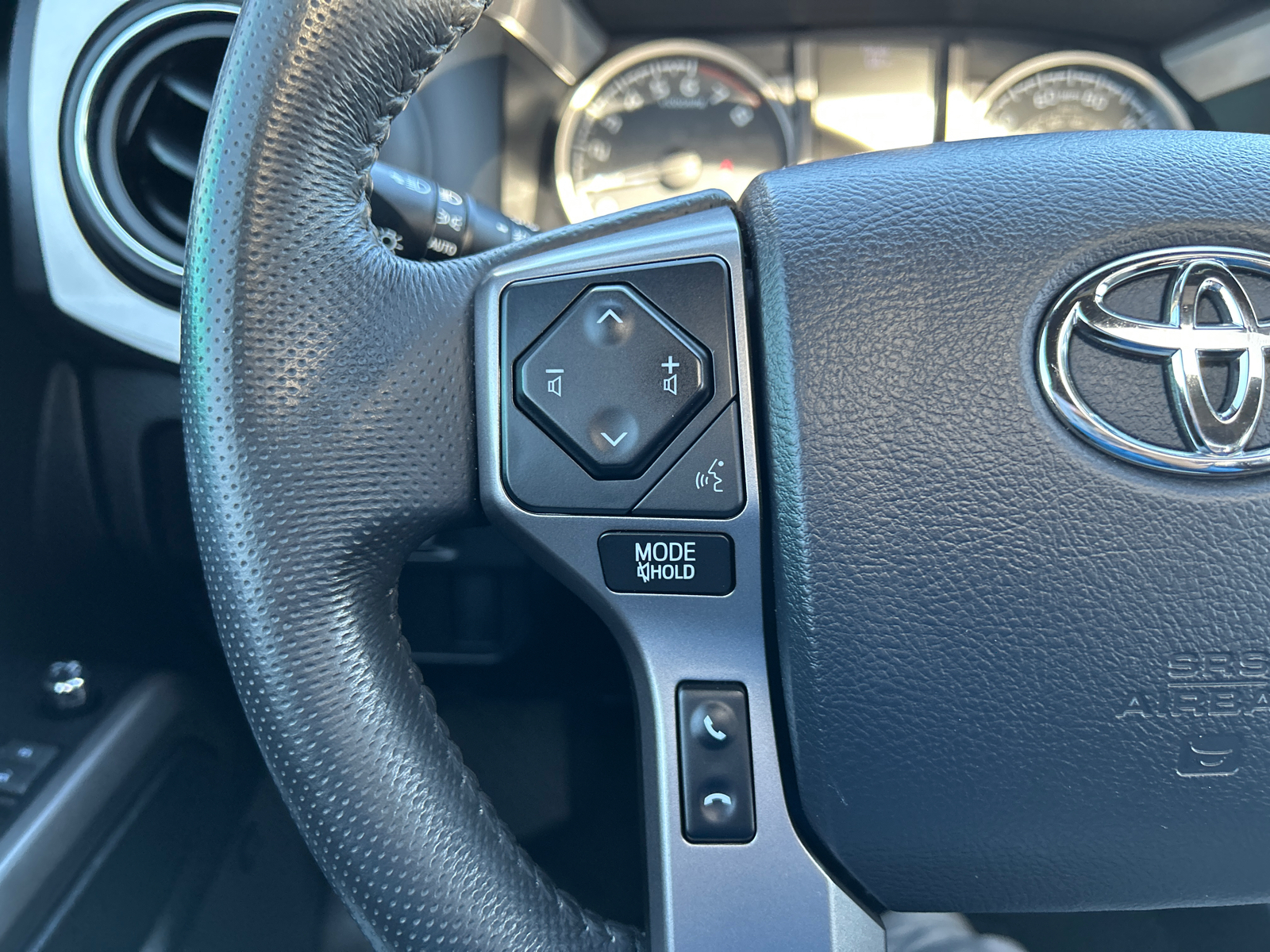 2016 Toyota Tacoma Limited 25