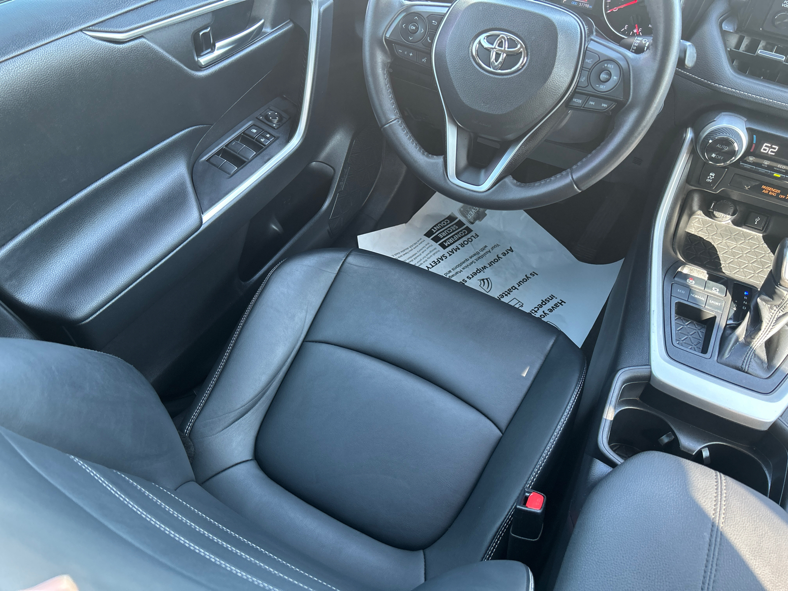 2021 Toyota RAV4 XLE Premium 16