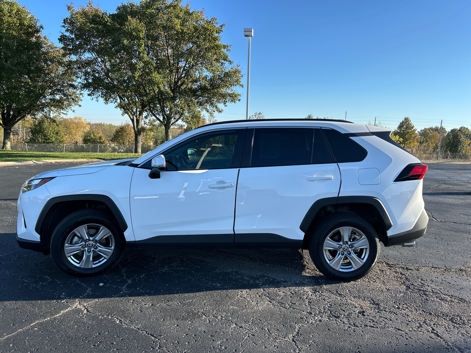 2022 Toyota RAV4 XLE 5