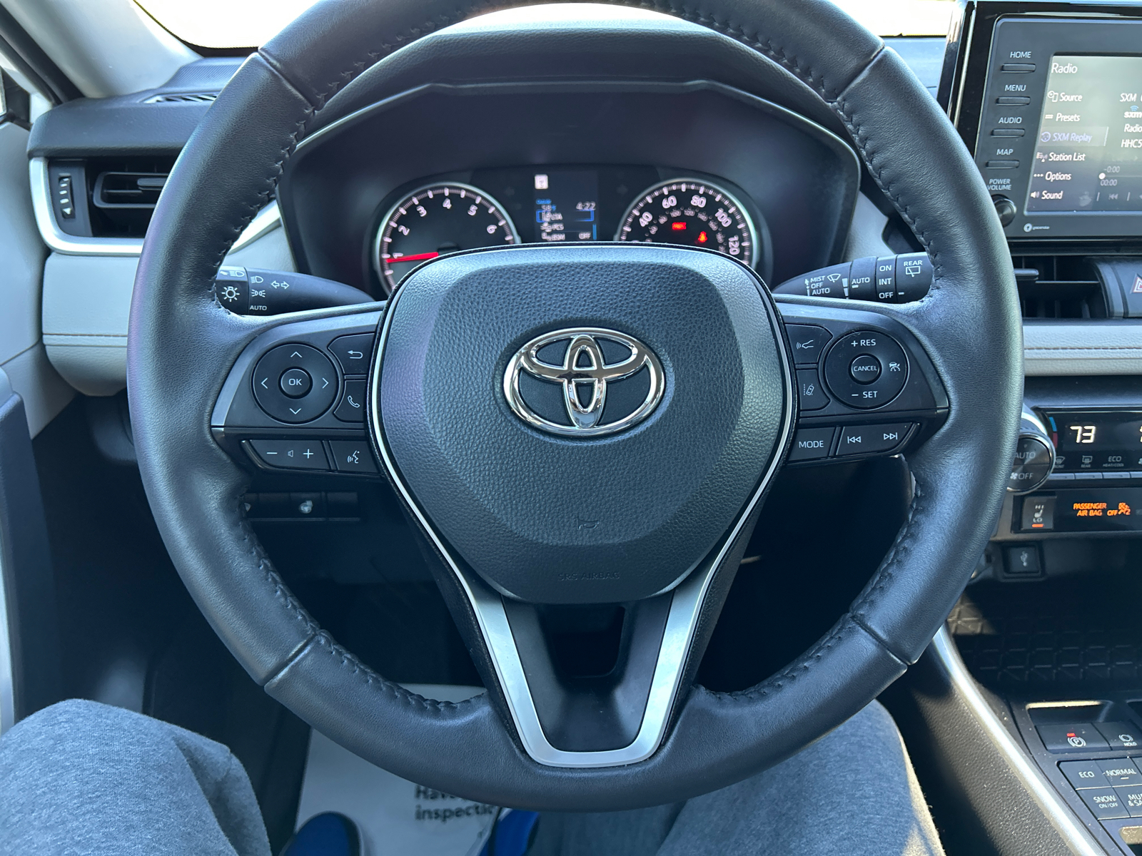 2022 Toyota RAV4 XLE 24