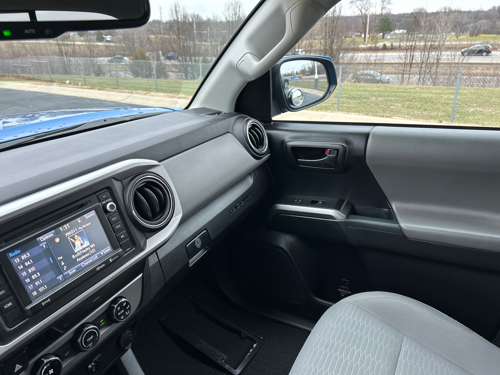 2016 Toyota Tacoma SR5 31