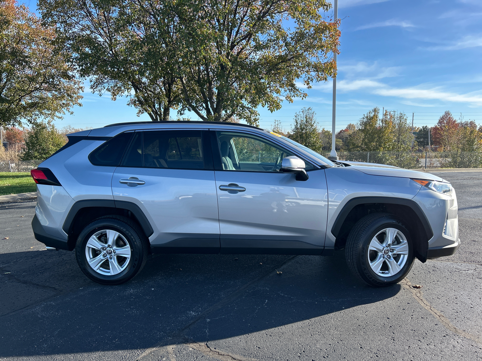 2021 Toyota RAV4 XLE 10