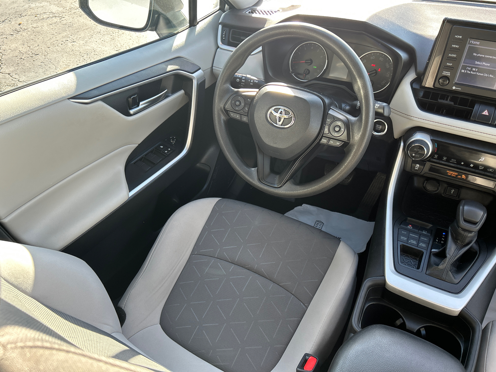 2021 Toyota RAV4 XLE 18