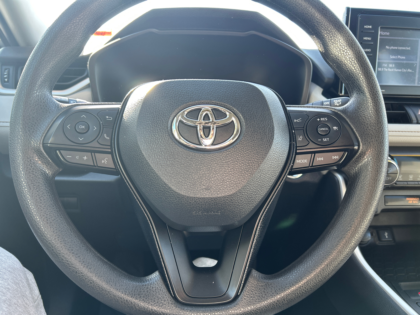 2021 Toyota RAV4 XLE 24