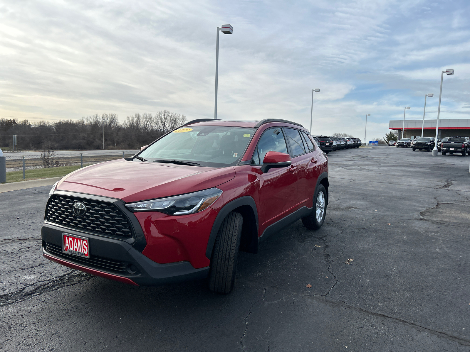 2022 Toyota Corolla Cross LE 4