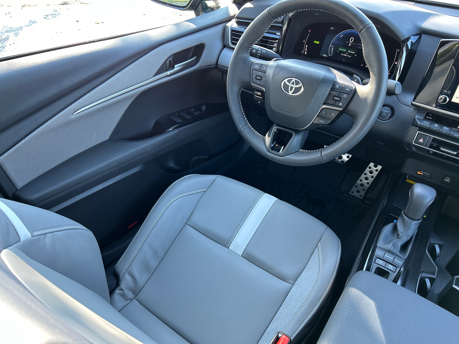 2025 Toyota Camry SE 17