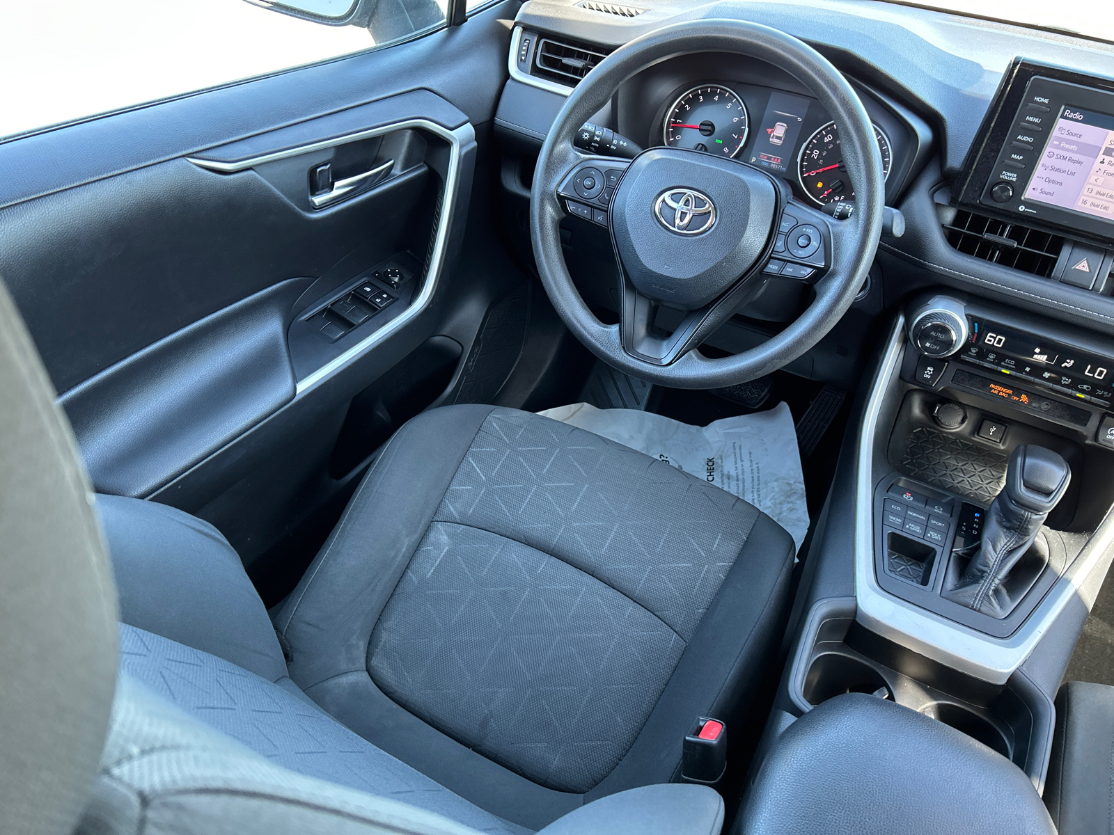 2020 Toyota RAV4 XLE 18