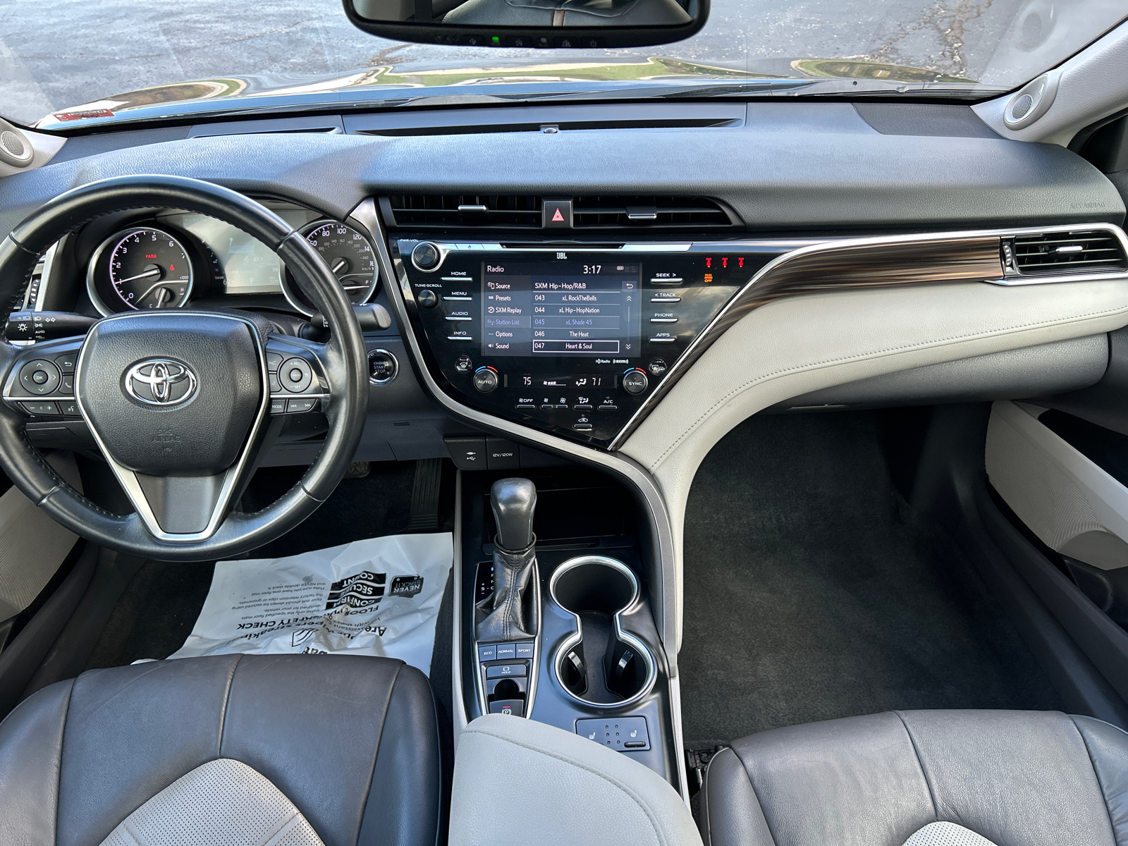 2018 Toyota Camry XLE V6 17