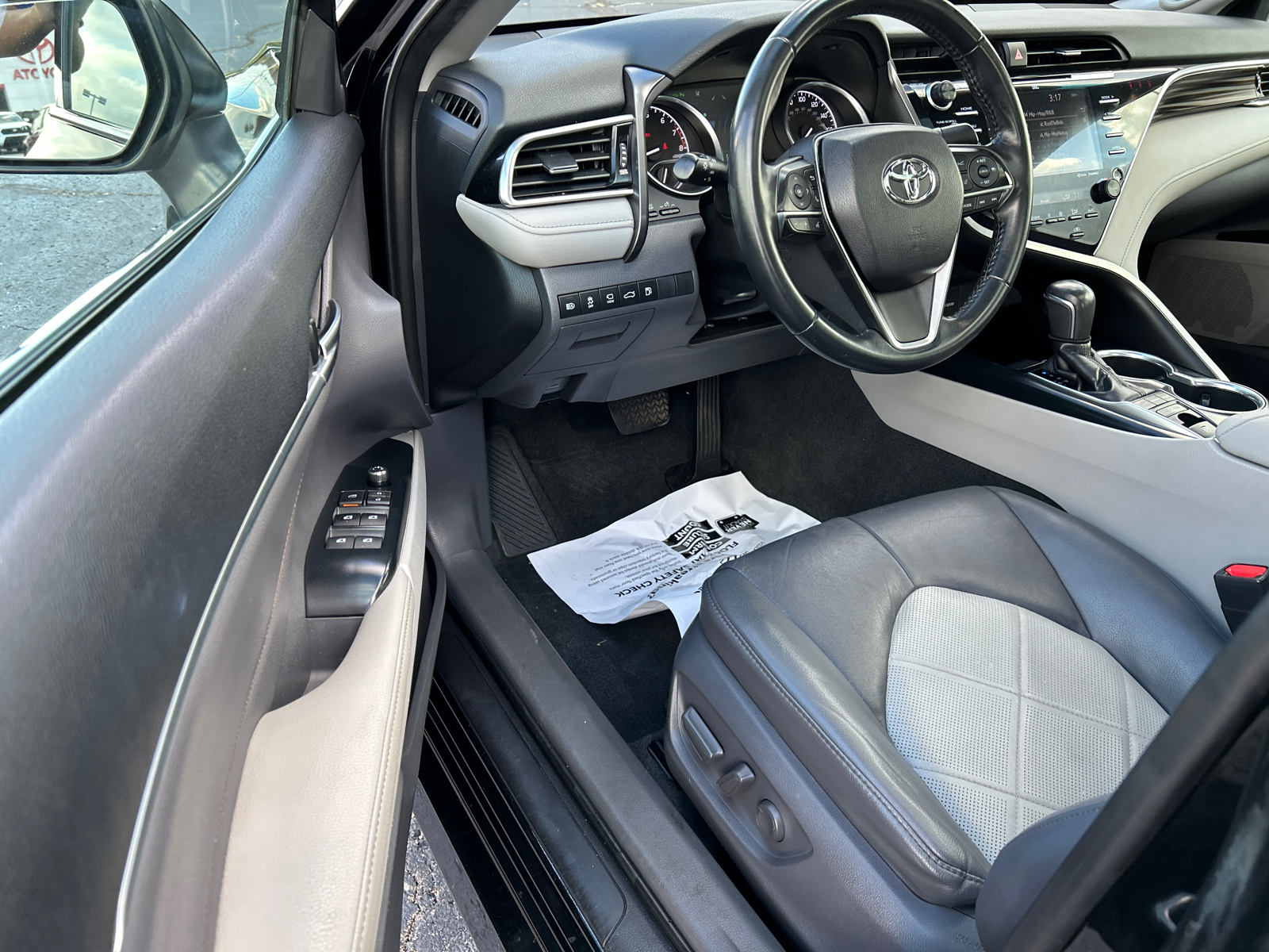 2018 Toyota Camry XLE V6 19