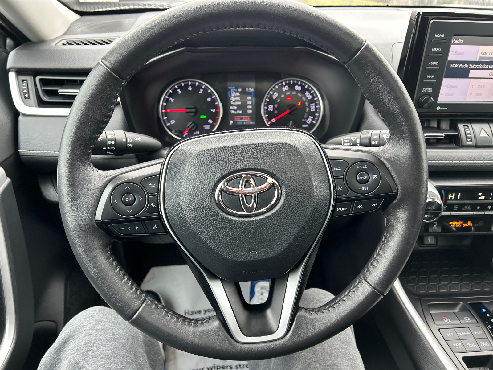 2021 Toyota RAV4 XLE Premium 27