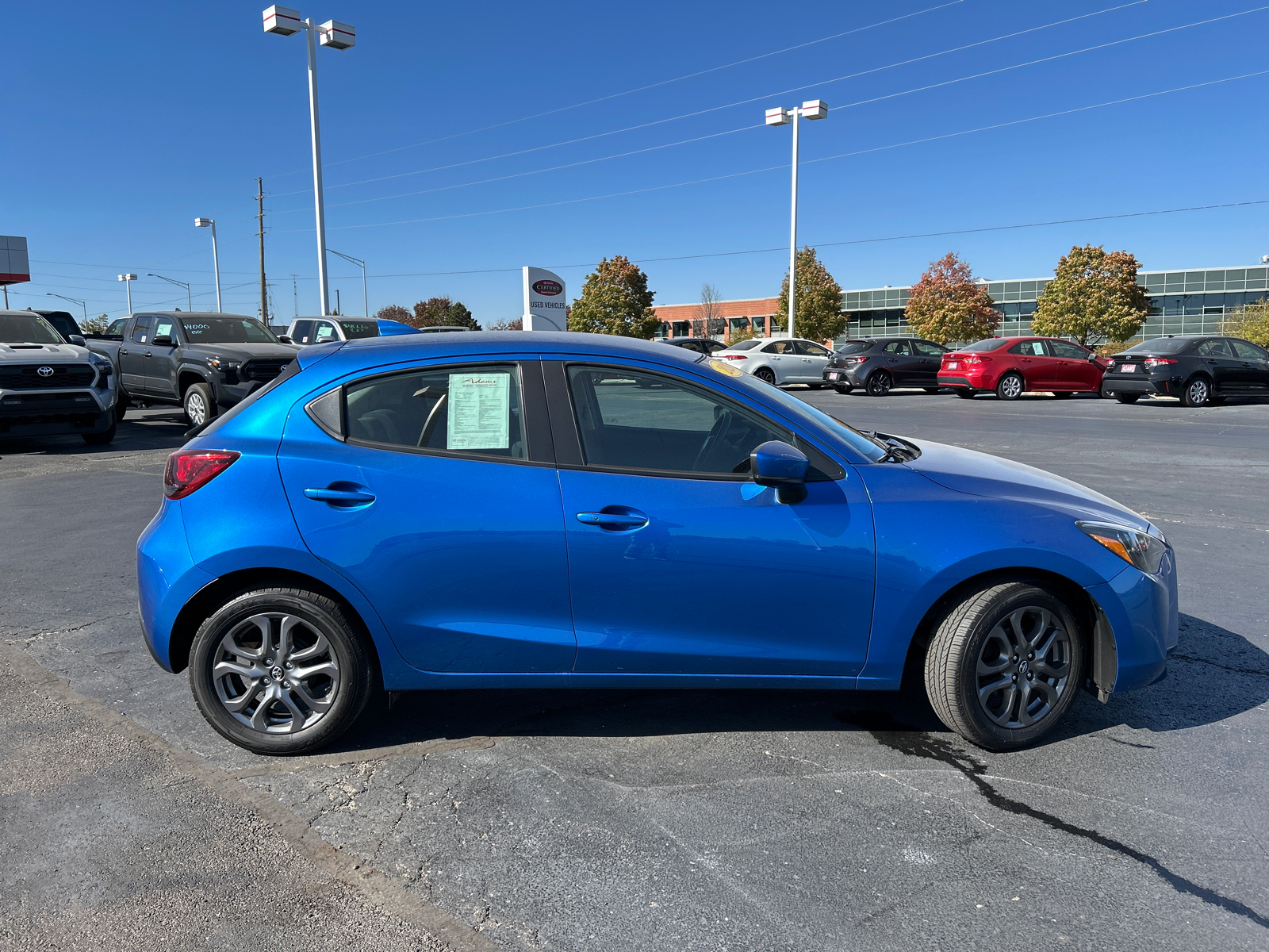 2020 Toyota Yaris Hatchback LE 10