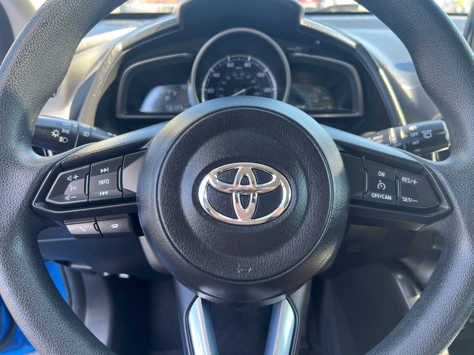 2020 Toyota Yaris Hatchback LE 22