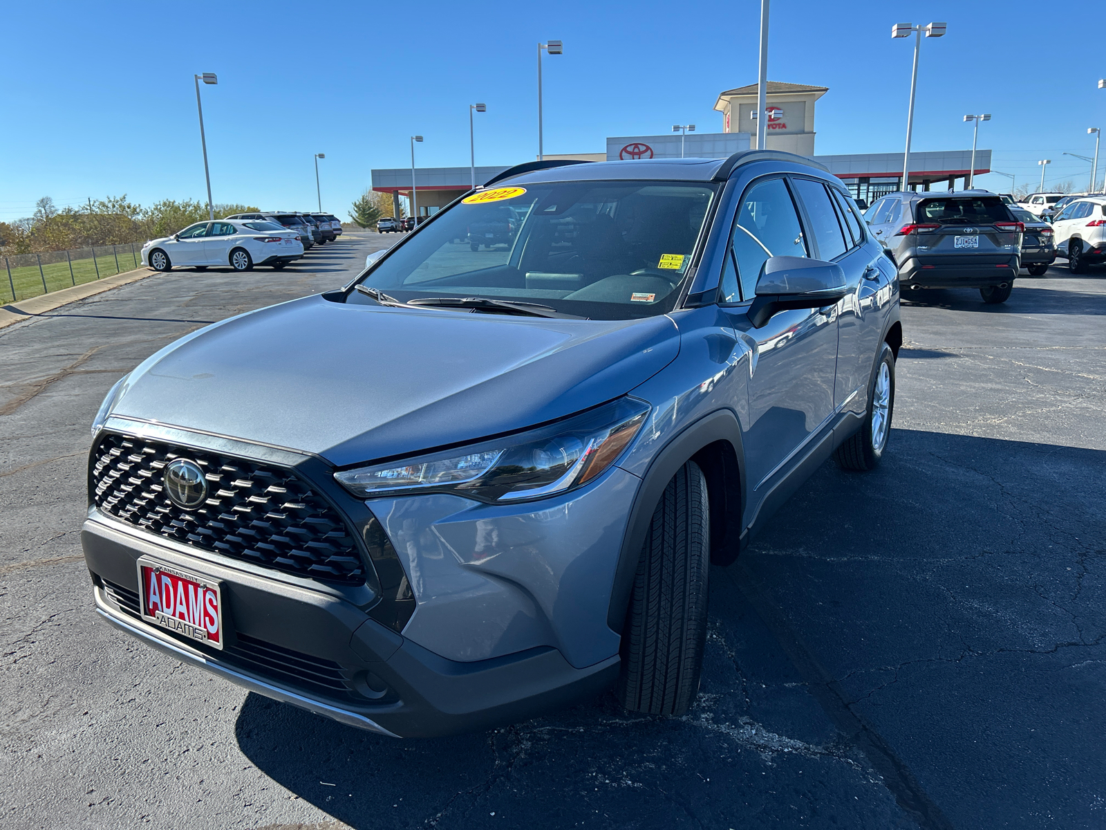 2022 Toyota Corolla Cross LE 4