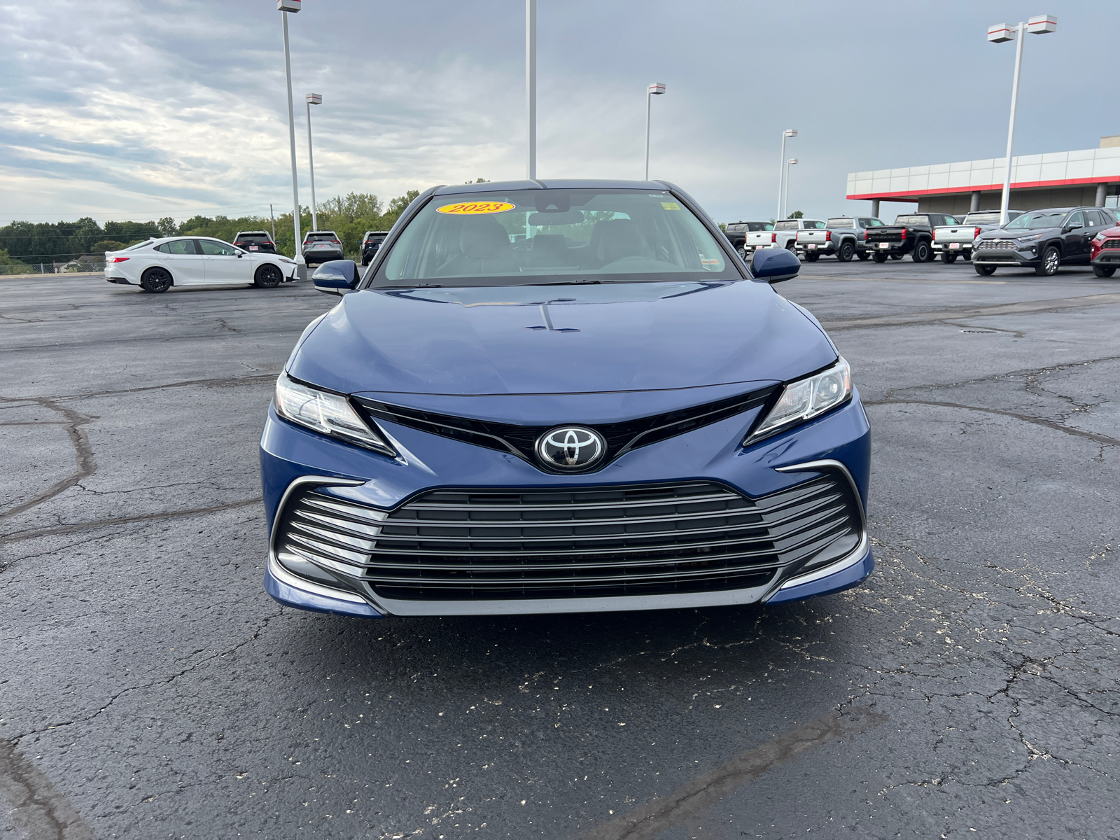 2023 Toyota Camry LE 3