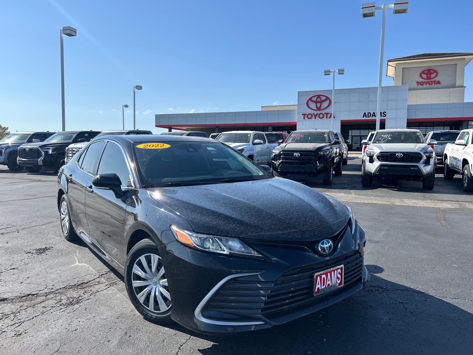 2022 Toyota Camry Hybrid LE 2