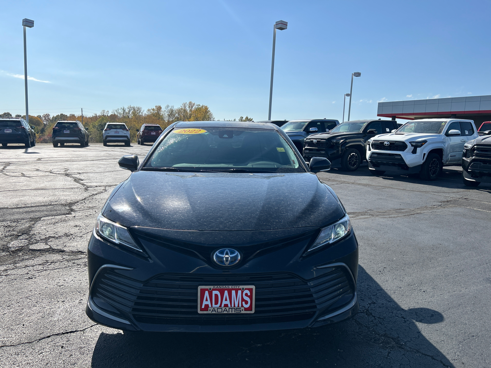 2022 Toyota Camry Hybrid LE 3