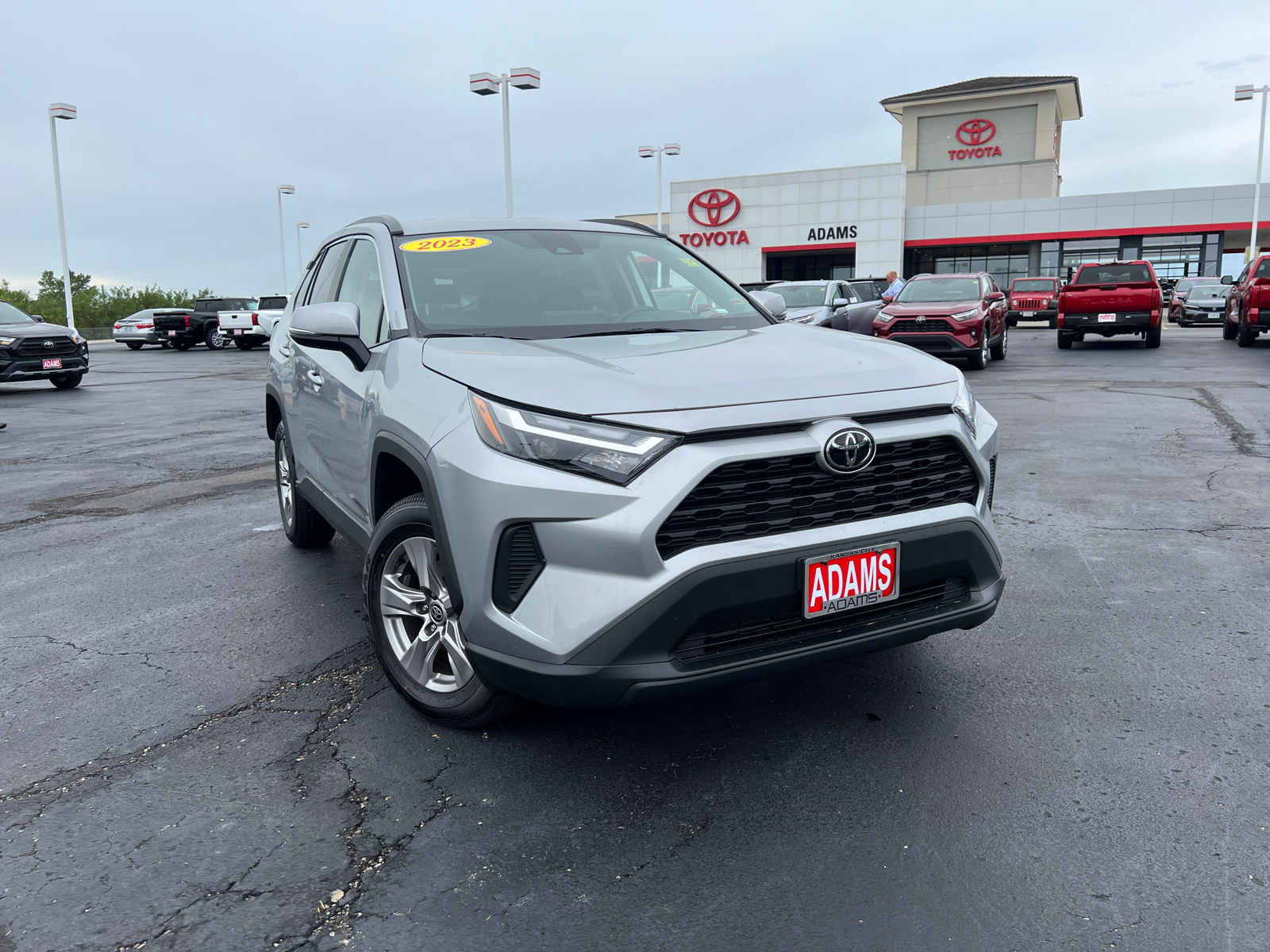 2023 Toyota RAV4 XLE 2